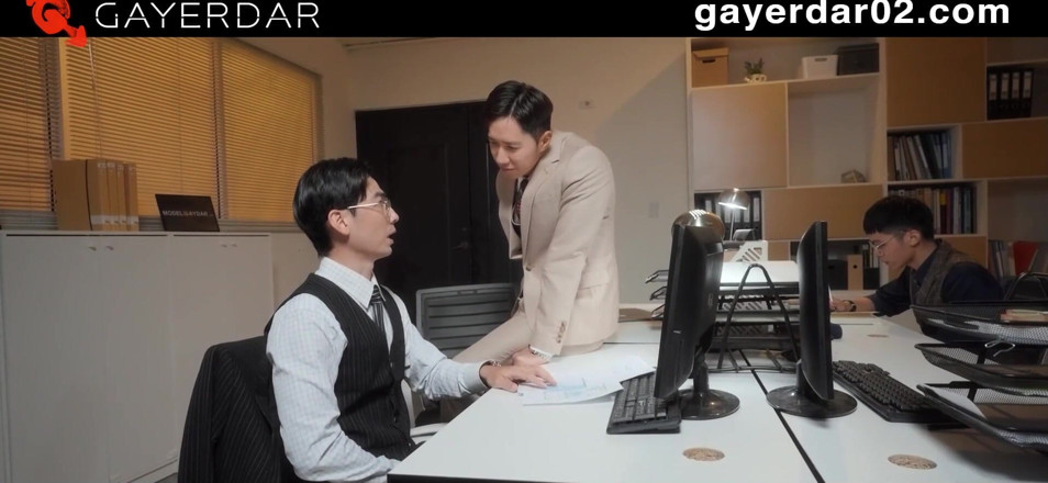 GAYERDAR: Gdsr-001-2 Gaydar oficina ep2: trío con esclava de castidad