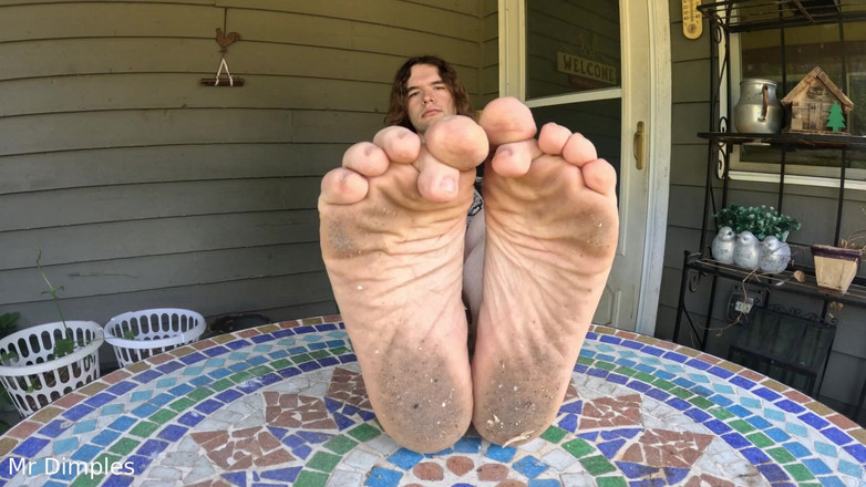 Mr Dimples: Je Montre Mes Pieds Sales