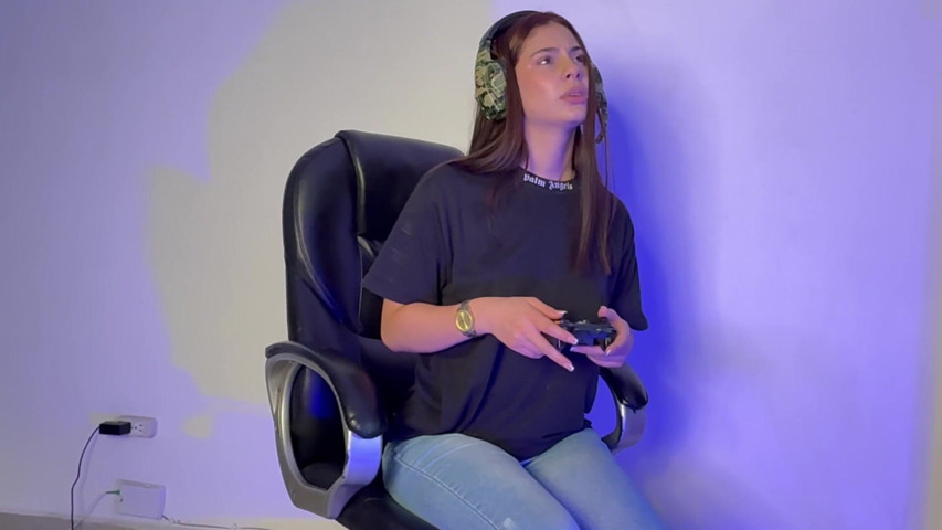 I Wet My Jeans While Playing with My Friends (Aleja kink) I Wet My Jeans While Playing with My Friends (Aleja kink)