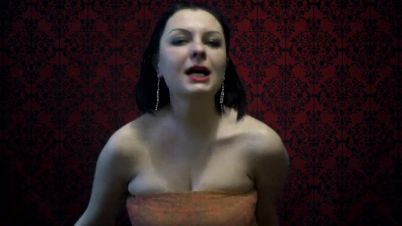 Goddess Misha Goldy: Sprostě mluvící brunetka milfka v joi akci