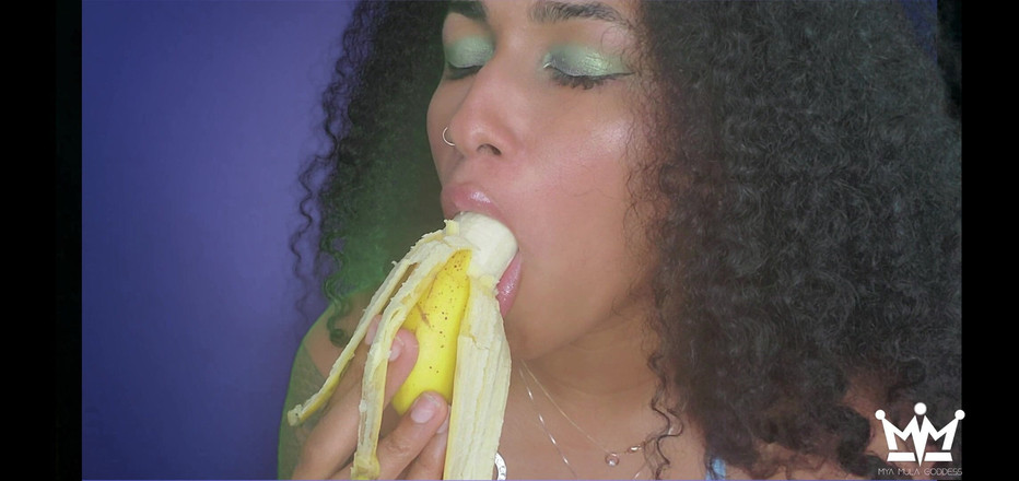 Mya Mula Goddess: Разве ты не любишь мои губы?