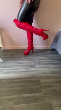 Völlige Hingabe an meine oberschenkelhohen Stiefel