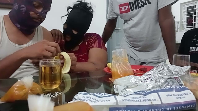 Priya aunty: Table à manger, préliminaires coquins torrides, conversation