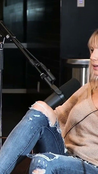 Cassaundra kelly ci ricorda perché lei è la miLF della porta accanto!