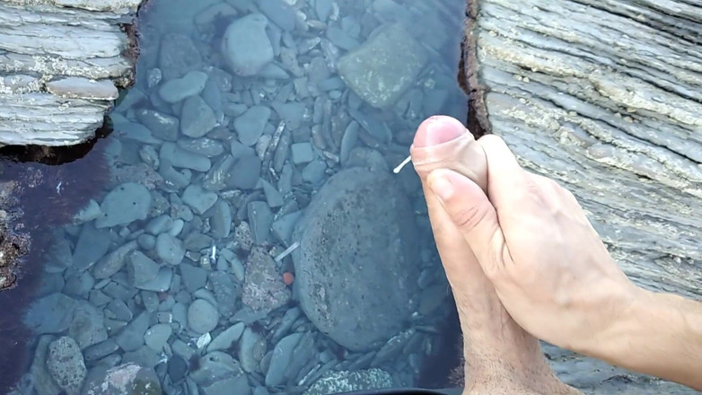 Elvissc: Ruta a la playa, luego masturba la gran polla delante...
