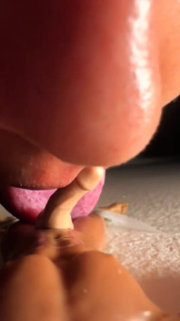 Giantess cirilla - tep kiya gaya aur svad liya gaya