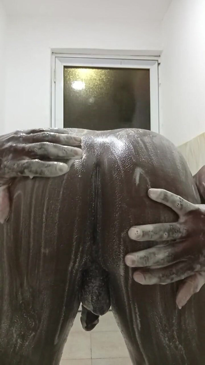 Sexyjayla254: Sexyjayla254 crot di kamar mandi