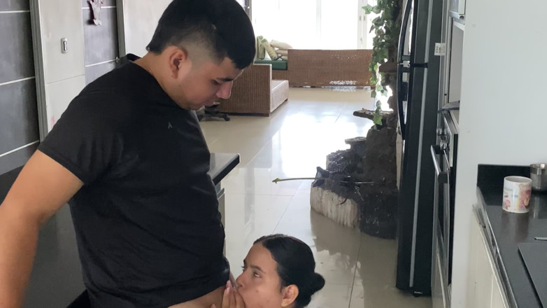 MaRaSexx: Üvey kardeşimi baştan çıkarıyorum, ta ki onu beni sevmeye ikna edene...