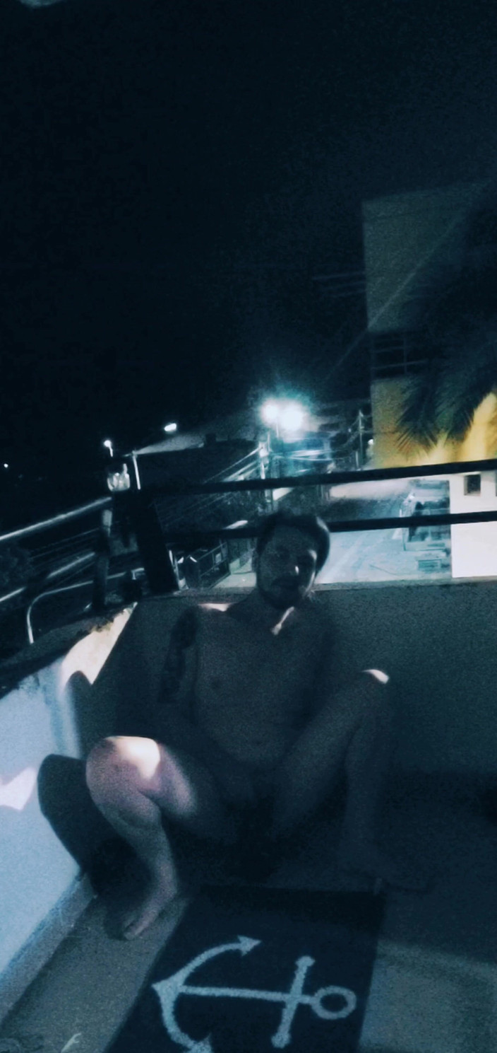 SlutClosetedfag: Snelle dildo-neukpartij op het balkon