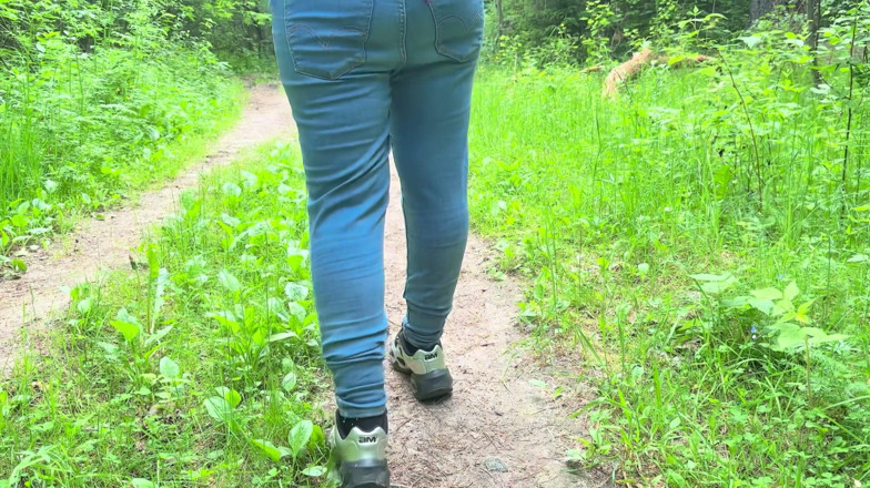 Spacenintenda: Jeans al aire libre down walk: azotes, twerk, pis y...