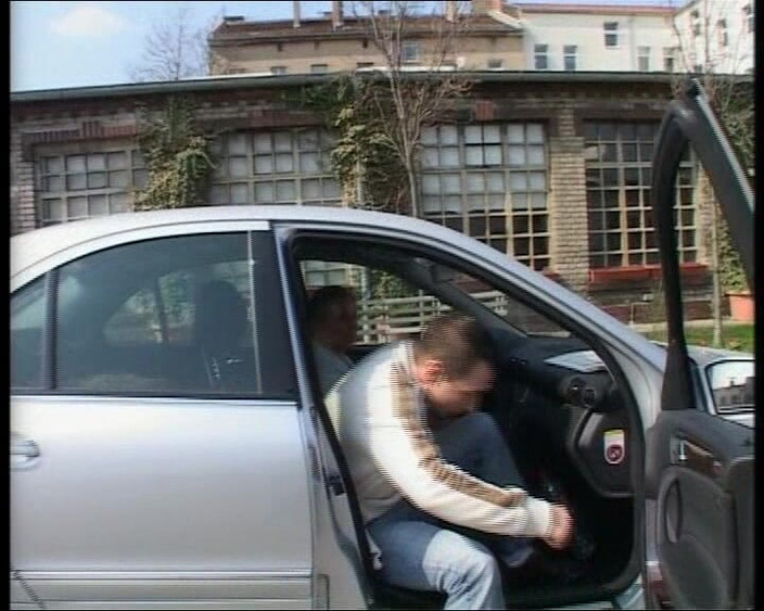 Enjoy German porn: Pelacur rambut pirang asal jerman dientot di dalam mobil