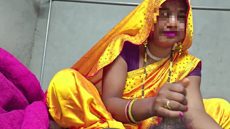 Bangala bhabhi: Ağzına boşalma desi yenge