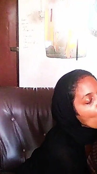 Matură Sexy Hijab a Avut Un Vizitator Zilnic, Când soțul Merge La Serviciu.