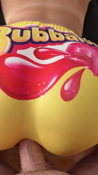 Une fille à gros cul se fait baiser dans un short bubbaloo