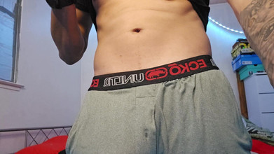 Officialztwink: Acariciando mi polla desde el interior de mis sudores