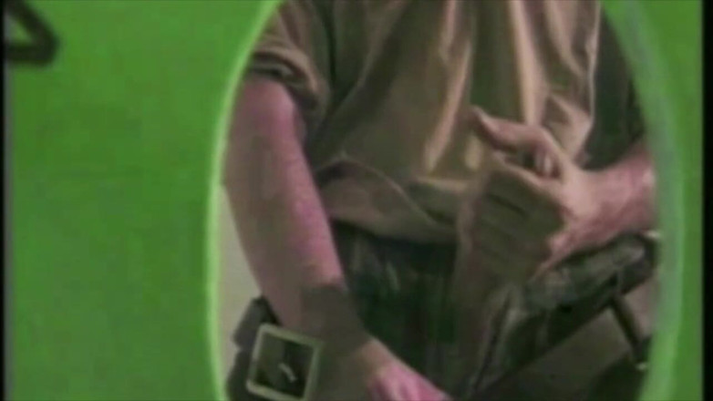 Young straight boy masturbation: Hetero chupada em gloryholes no banheiro ...