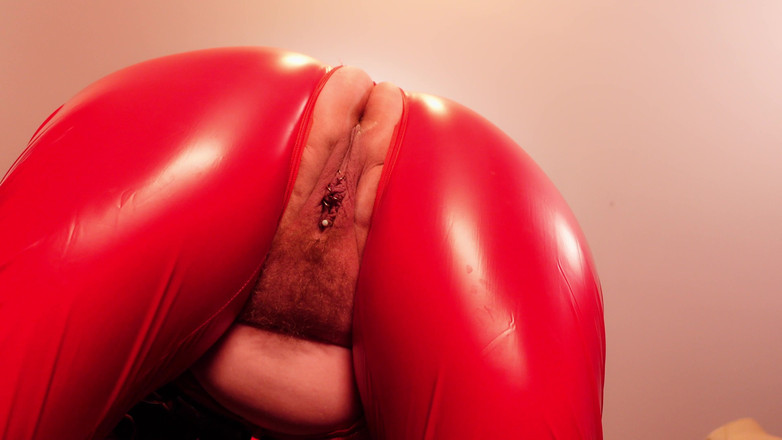 Arya Grander: Femdom POV : facesitting. Une MILF pulpeuse. Arya Grander