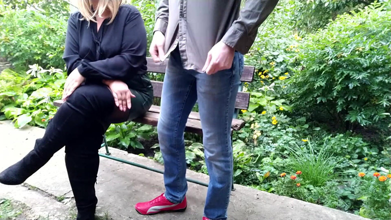OurFetishLife: Milf traviesa es lo suficientemente cachonda como para hacerlo al...