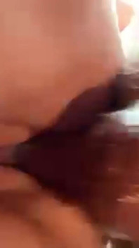 Tonton Mr Fuck – MILF amatur ini saya keras semasa dia mengisinya jauh dengan zakar kerasnya!!