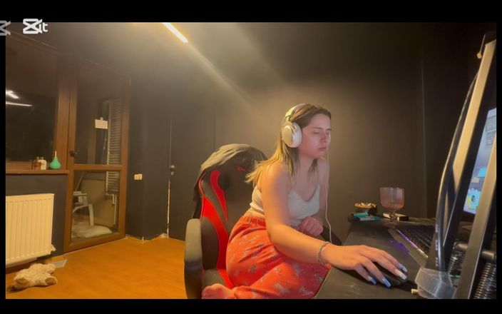 NipsAndStrips: 30 Minutes Over 100 Farts in One Video