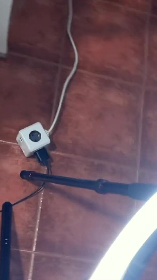 Venylameme: Chorro en la mesa de la cocina después de la...