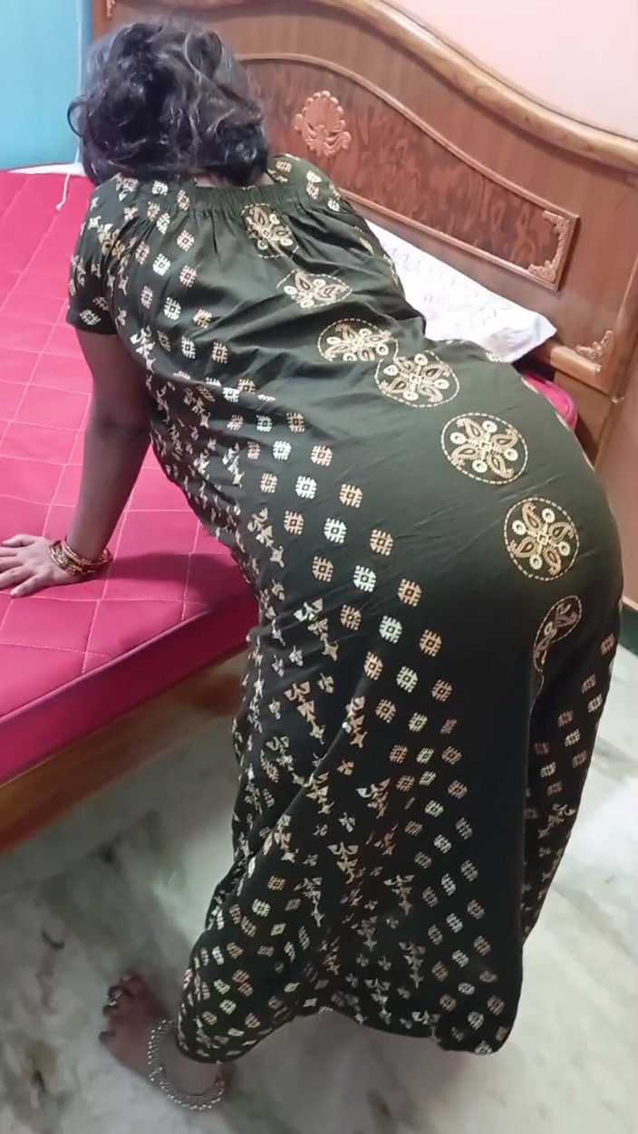 BeautyAnu: India bhabi camisón quita y culona muestra de tetas grandes