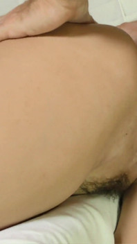 Gia Derza fica molhada para seu pau meio-irmão durante uma massagem, então ele a fode!