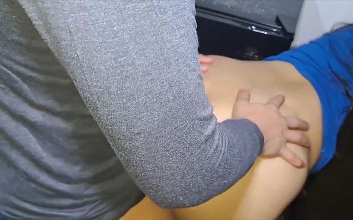 CoupleOfHotSins: Ibu mertua pantat besar terjebak. Dia meminta bantuan, tetapi berakhir...