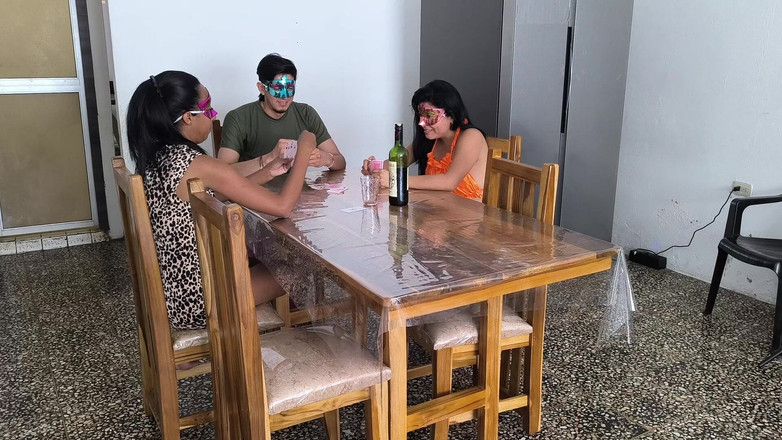 NEGRITA SEXY: Una reunión entre amigos termina inesperadamente