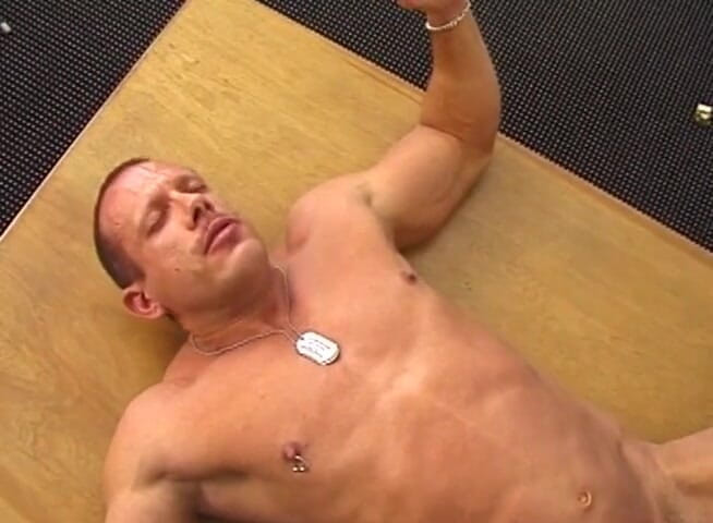 Bareback TV: Armé muskel hunks jävla hårt