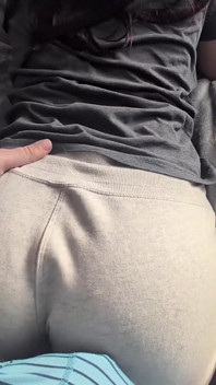 POV Moglie Twerka E Macina Con I Pantaloni Della Tuta