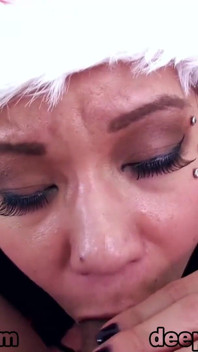 Cewek hot rambut cokelat kimmy lee xmas lagi asik nyepong kontol dan telan sperma - pov
