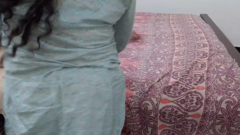QueenbeautyQB: Mama vitregă indiană a sunat brusc acasă și a cerut totul