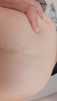 거대한 자지를 가진 첫 밀프 후장