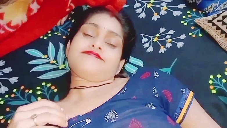 Village studio: 보지를 핥아 배다른 여동생에게 쾌락을 주는 의붓여구