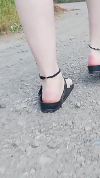 เดินเล่นธรรมชาติในรองเท้าเบอร์เคนสต็อก