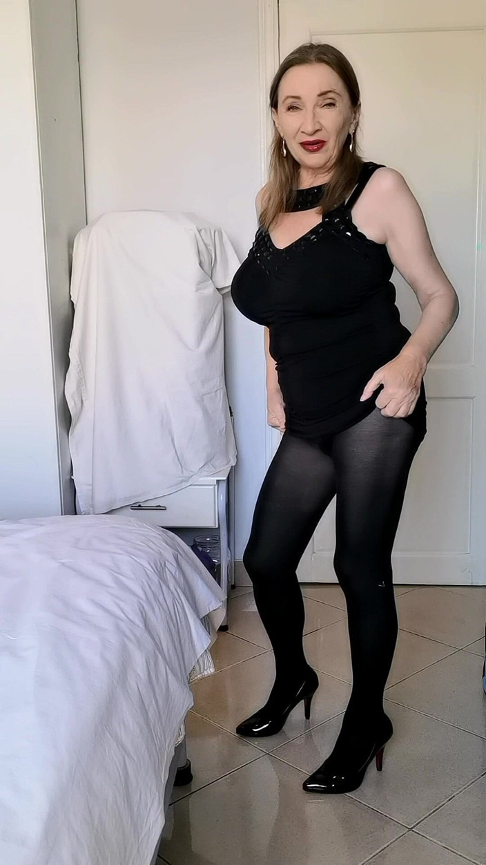 MariaOld: Cougar with No Panties. Pantyhose Footjob, Missionary, She Rides Me....