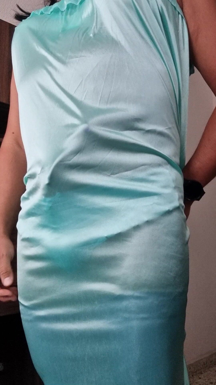 Sexy shinny clothes: Mavi saten gecelik, eller serbest mastürbasyon, yumuşak ve narin saten...