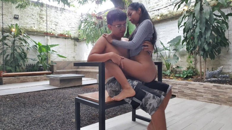 Aron-Alexa: Garden Secrets Liar di Kursi Teras