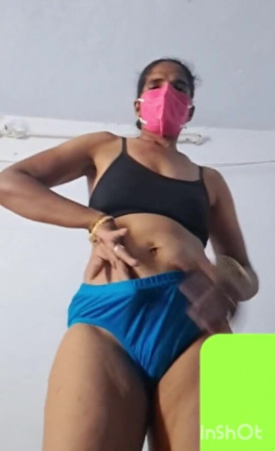 Jayaselvi: Pertunjukan bogel kampung dalam video