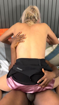 보지와 팬티 스타킹에 흑인 자지를 원하는 발정난 밀프 Malusha