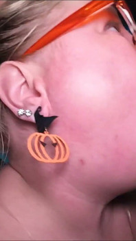 Hals Goblin 146 Vollbusige Blondine Mit Orange Brille Lutscht Schwanz (amateur-blowjob)