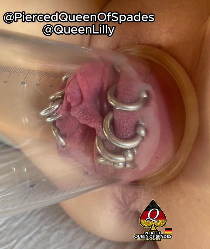 PiercedQueenOfSpades: Coño de bomba perforada! Daily Rountine escena 1