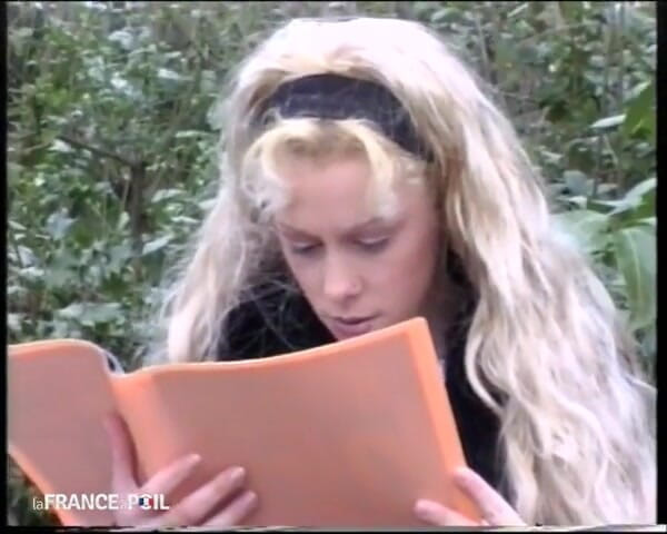 French Family Secrets: Orecchini d'oro sono una vera piccola cagna sporca!