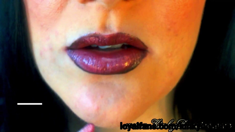 KinkyDomina: Lipliner preto é tão sexy