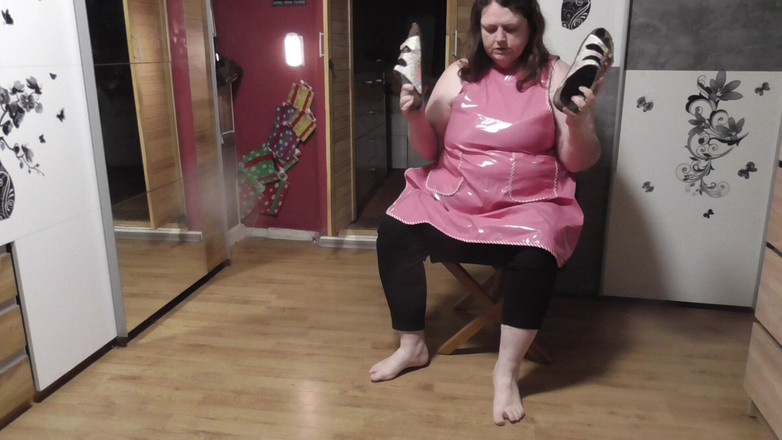 tammara big: У гумовому фартусі я розплющую капці