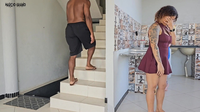 MARCIO BAIANO: ภรรยาของฉันทำความสะอาดบ้านและไม่รู้ด้วยซ้ำว่าฉันกำลังเย็ดคุณแม่เลี้ยงของเธออยู่