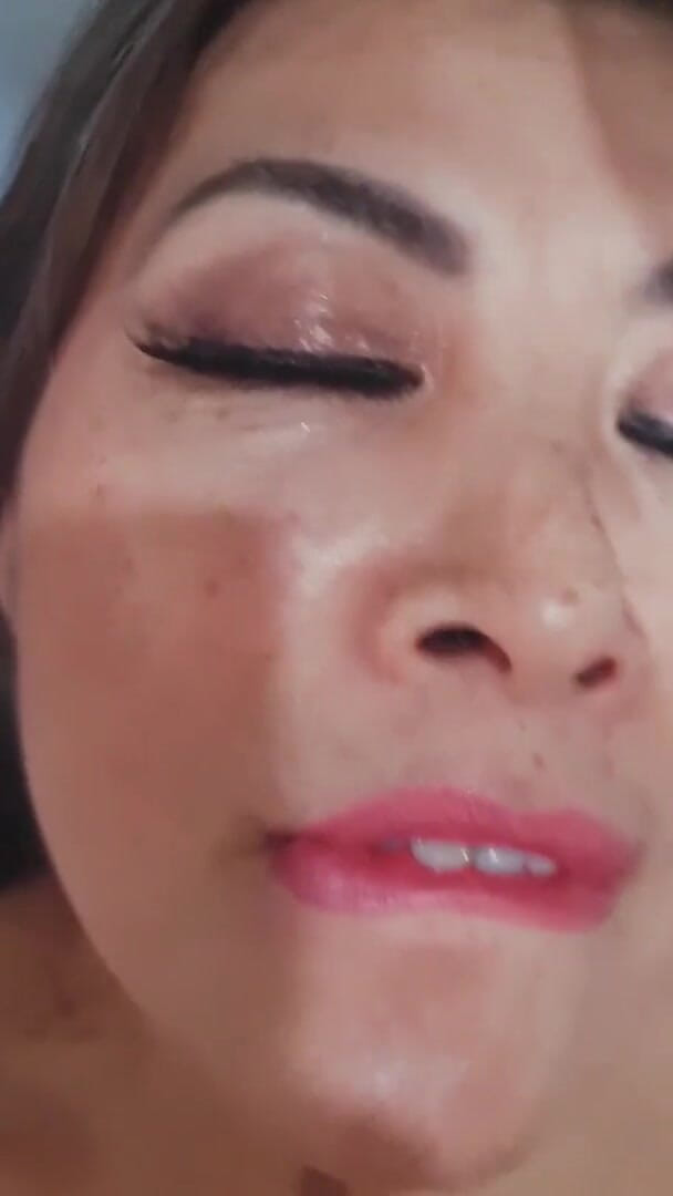 Chinese mom: Chinese mature model taking a huge creampie in her pussy