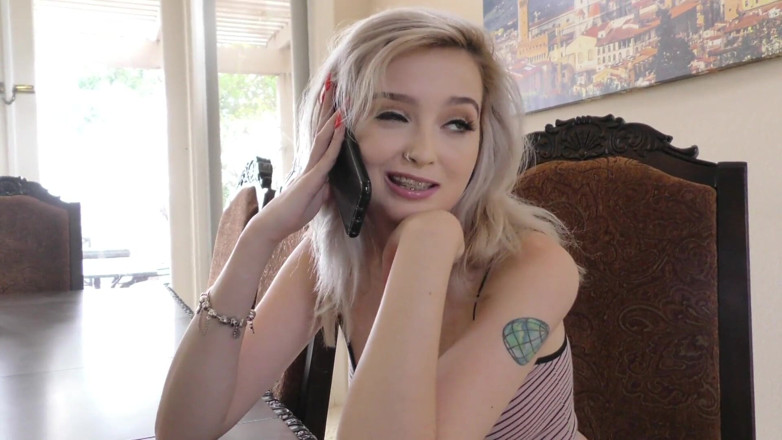 Perv Milfs n Teens: Fofa loira Lexi Lore implora para jogar a salada do...