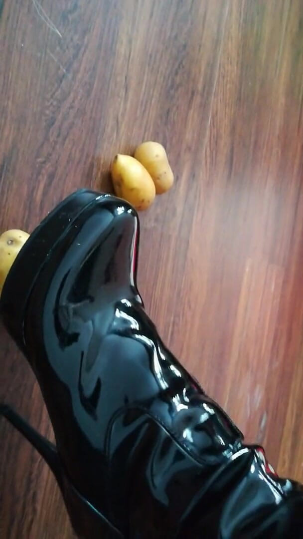 Lady Daniela -: The lady in beautiful boots crushes potatoes